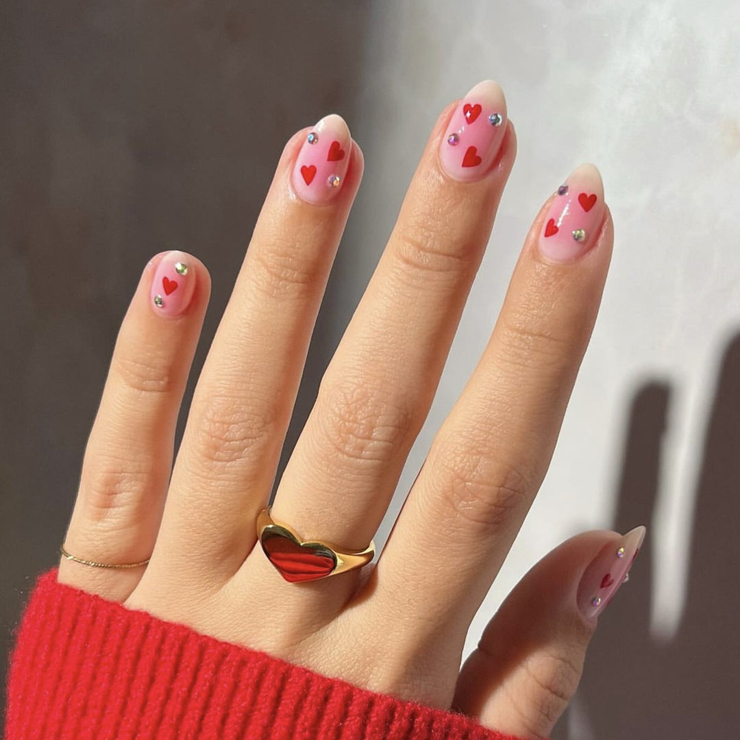 Artful nail art with heart motifs and glamorous details Bowlift