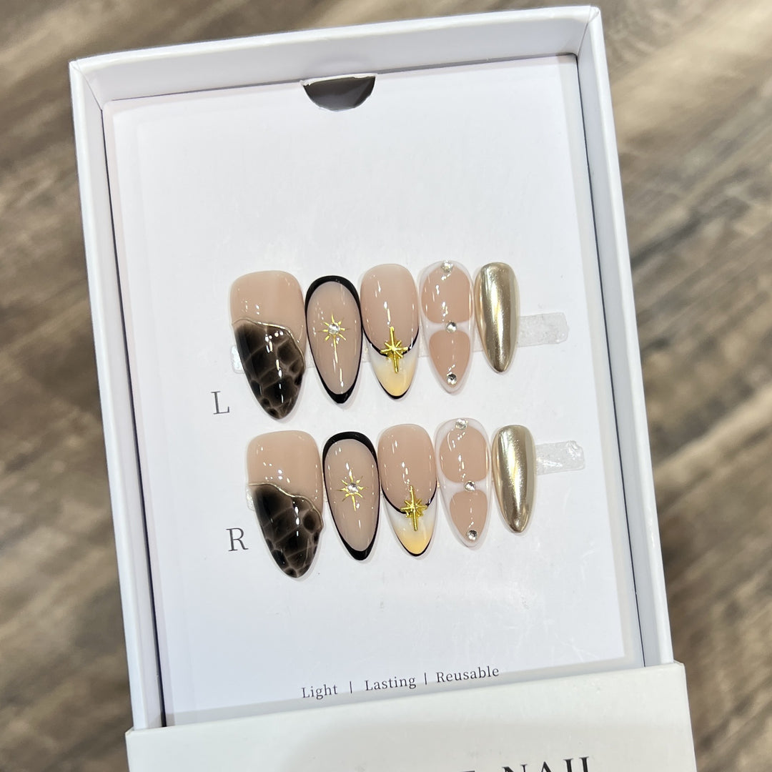 Reusable Stiletto Nail Art Set with Star and Gold Accents Bowlift