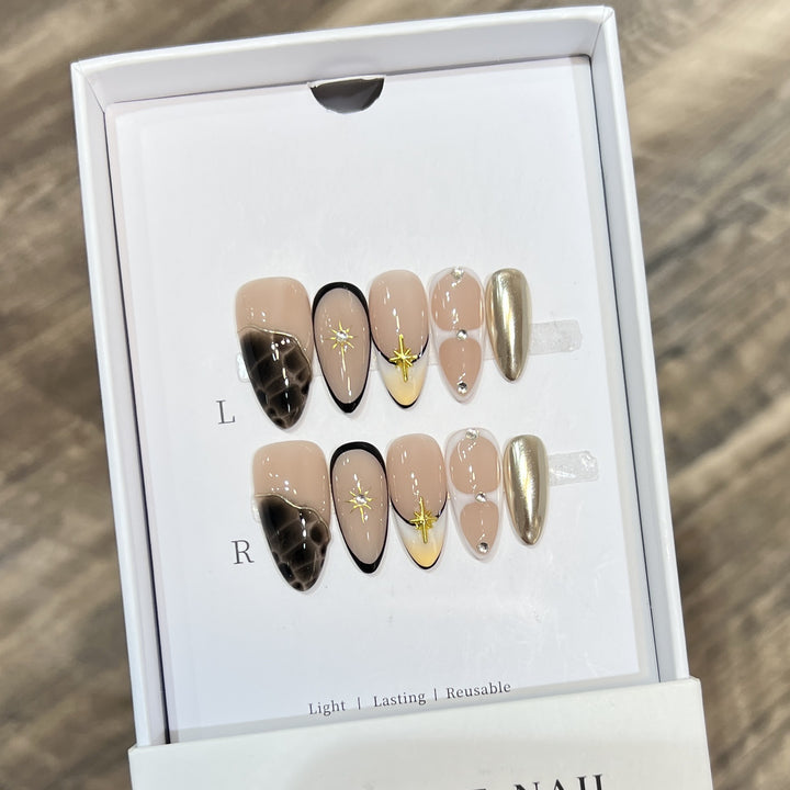 Reusable Stiletto Nail Art Set with Star and Gold Accents Bowlift