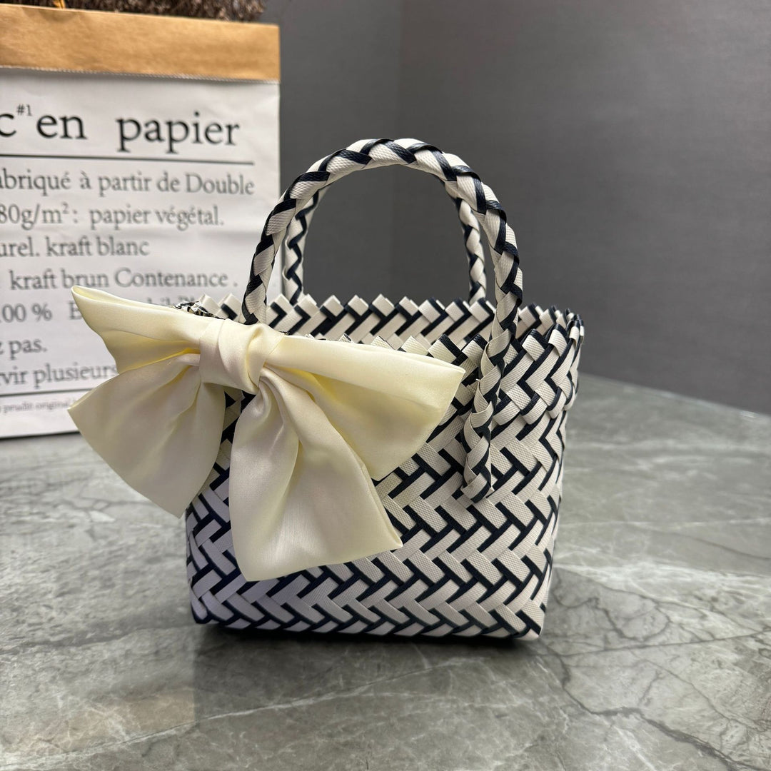 Handcrafted basket bag in stylish design Bowlift