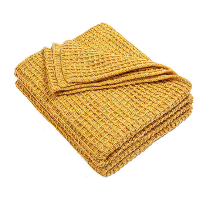 Women knitted throw blanket Bowlift