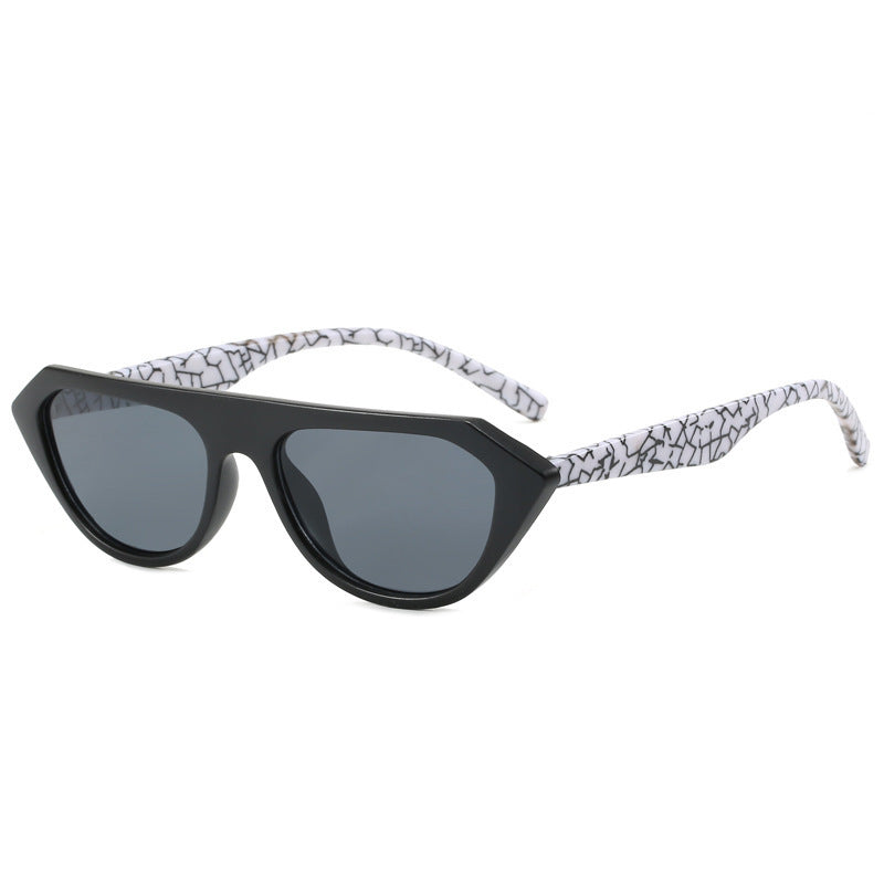 Women's fashionable sunglasses in an eye-catching style mix Bowlift