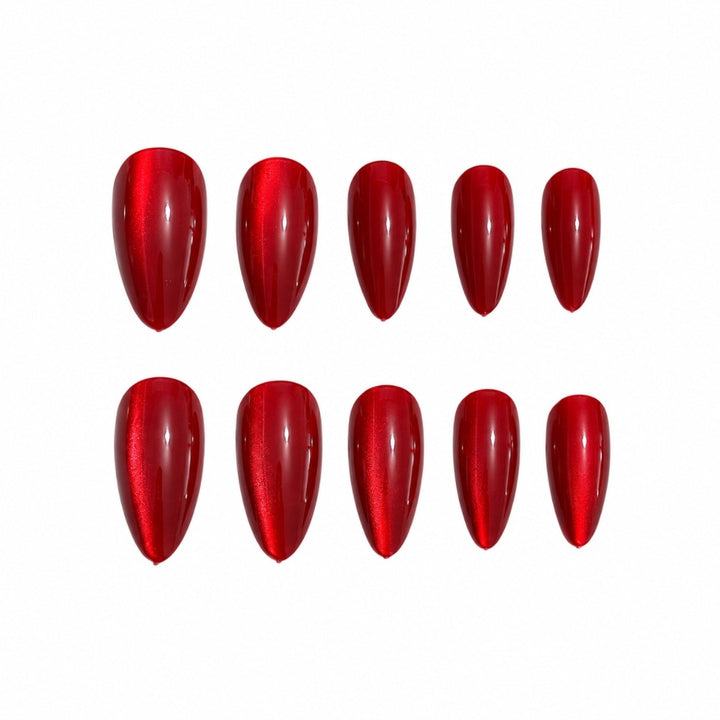 Artificial nails in elegant almond-shaped tips Bowlift