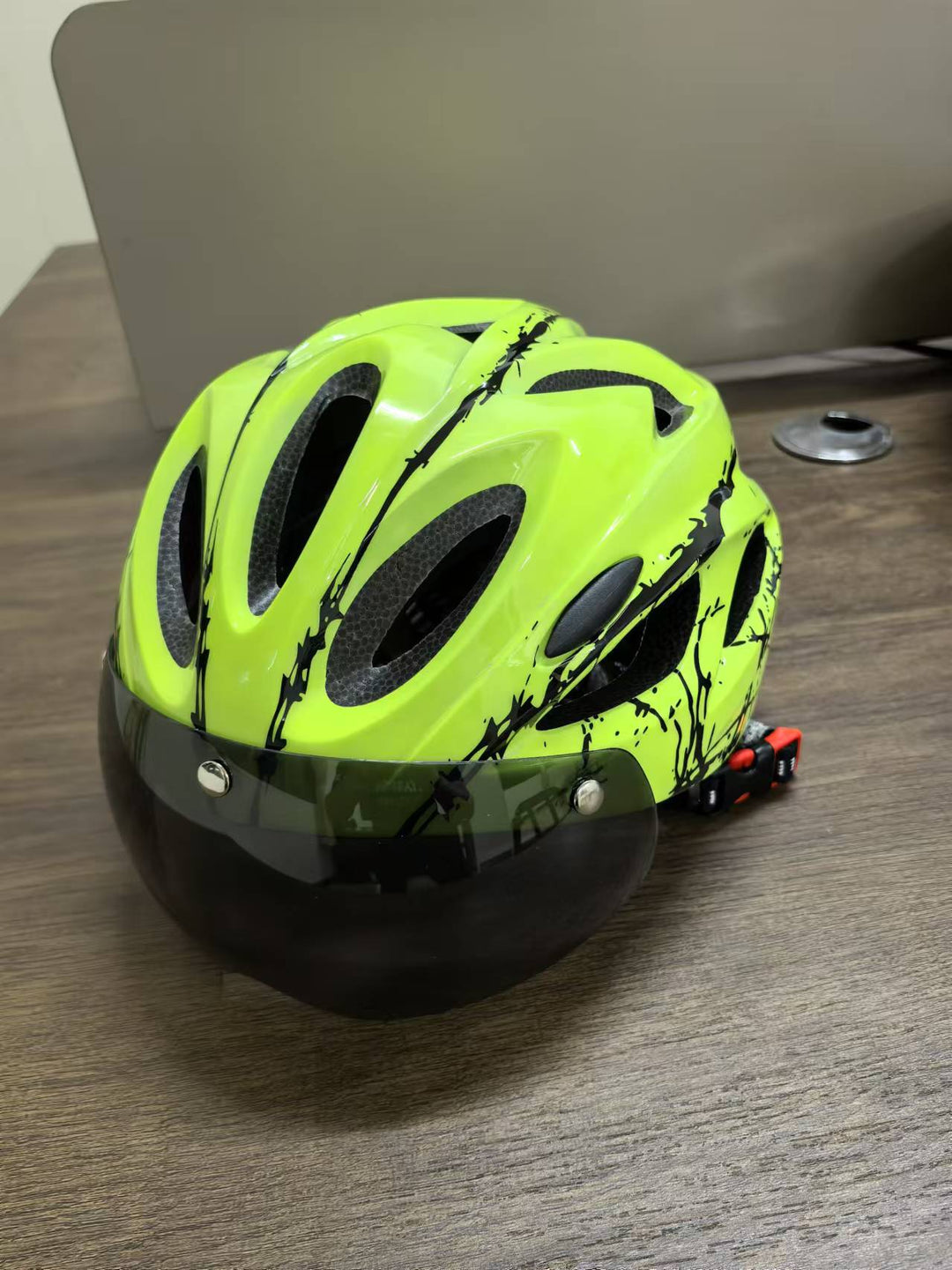 Cycling Helmet Bowlift