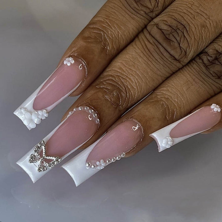 Artificial nails in elegant design Bowlift