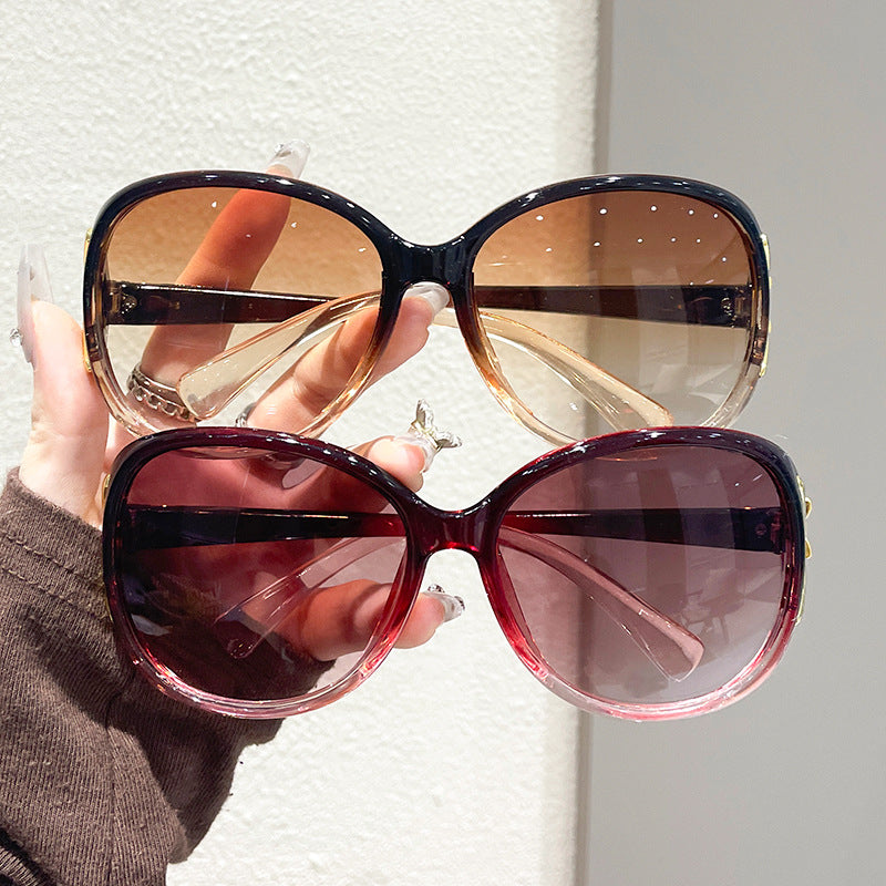 Women Oversized Sunglasses with Fashionable Gradient Design Bowlift