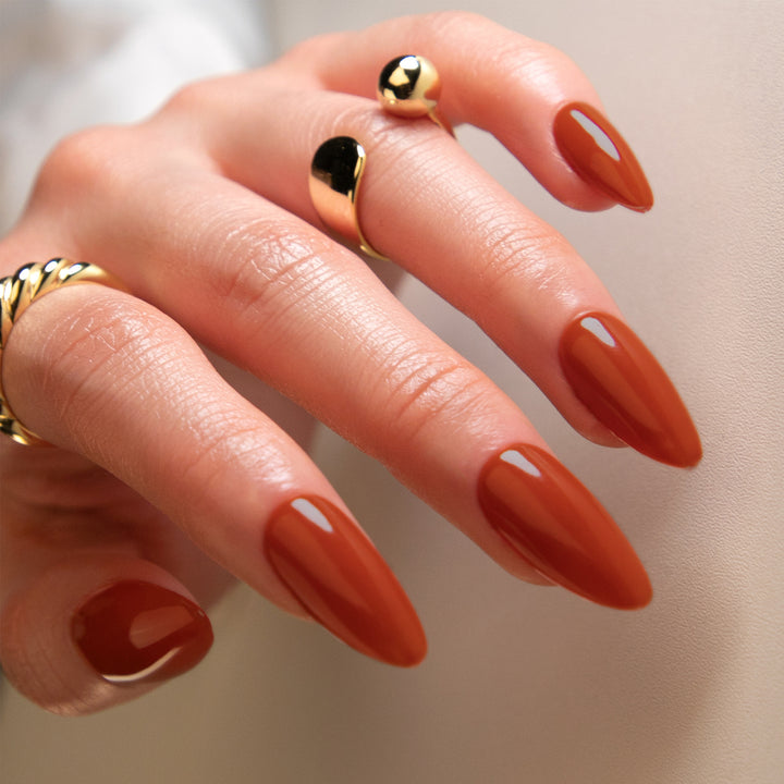 elegant Stiletto nails in high gloss finish Bowlift