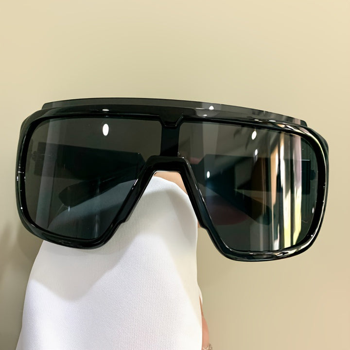 Women's sporty sunglasses with futuristic design and wide front Bowlift