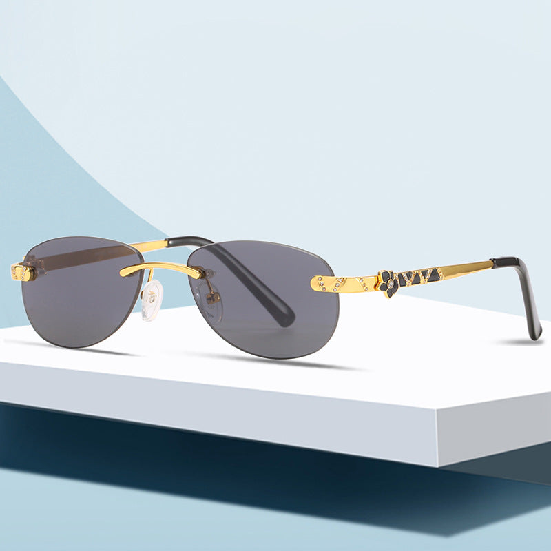 Women's fashionable sunglasses with stylish metal frame and protective lenses Bowlift