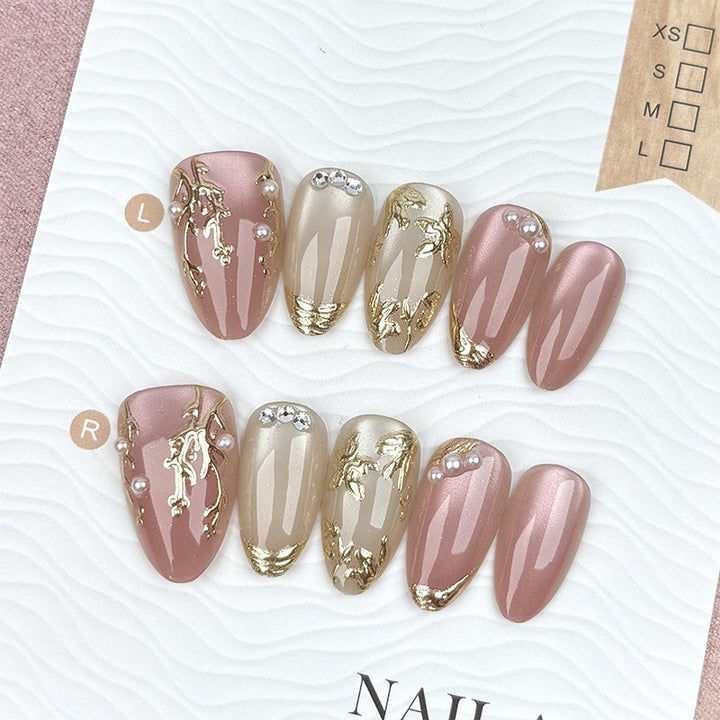 Artificial Nail Set with Elegant Gold Accent and Rhinestone Decorations Bowlift