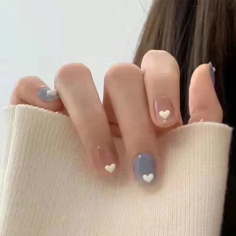 Creative nail art with heart motifs Bowlift