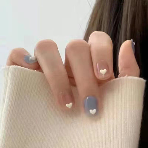 Creative nail art with heart motifs Bowlift