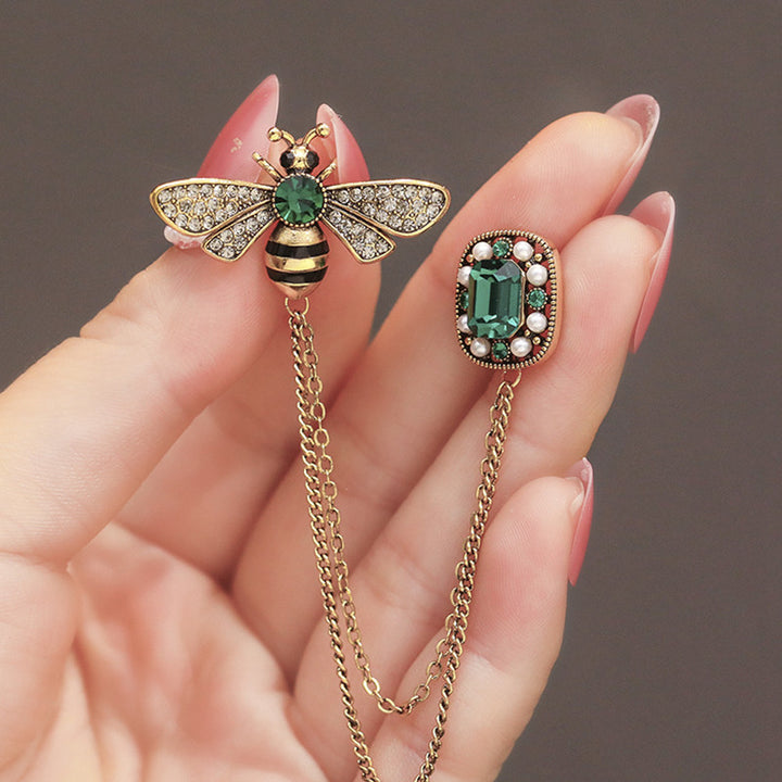 Elegant Bee-Inspired Brooch Bowlift
