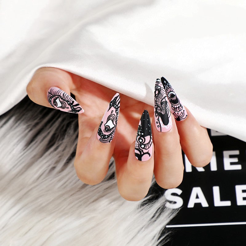 Art nails with artistic motifs Bowlift