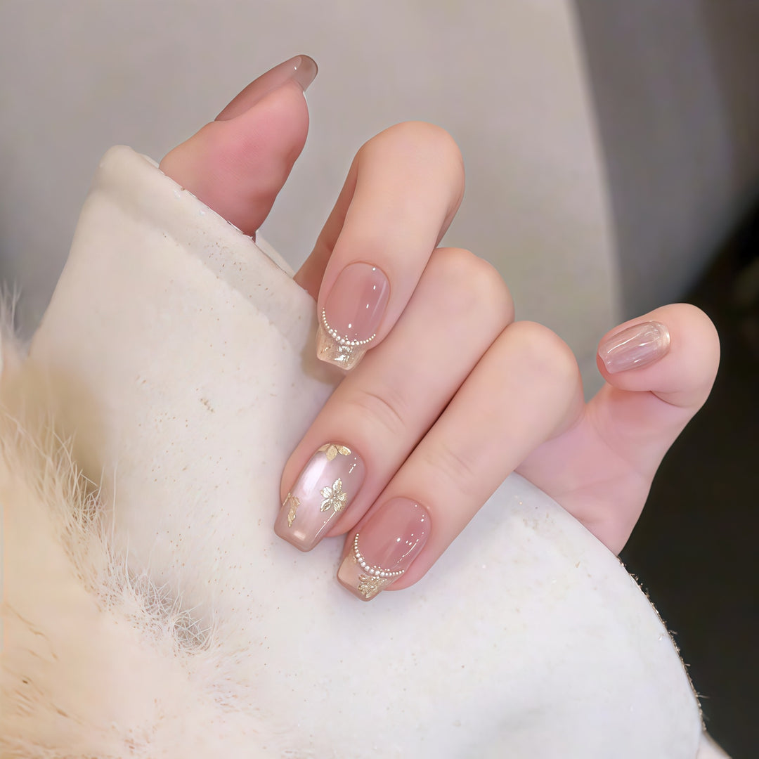 Artificial nails with elegant gold designs Bowlift