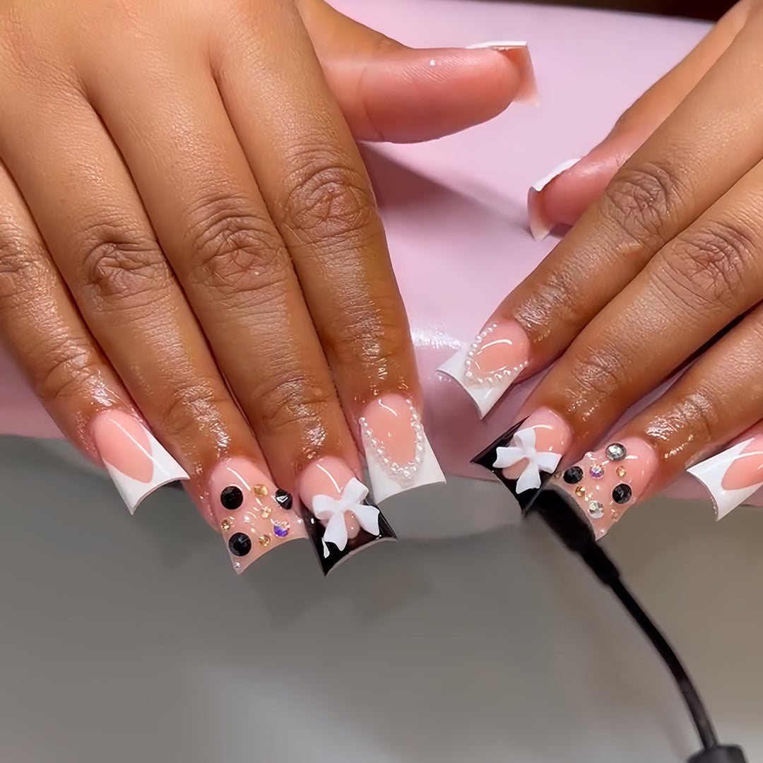 Decorative Press-On Nail Set with Elegant Design Bowlift
