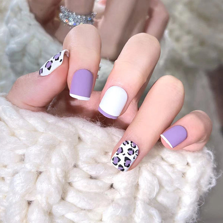 Glamorous nail art with elegant leopard patterns and gradient Bowlift
