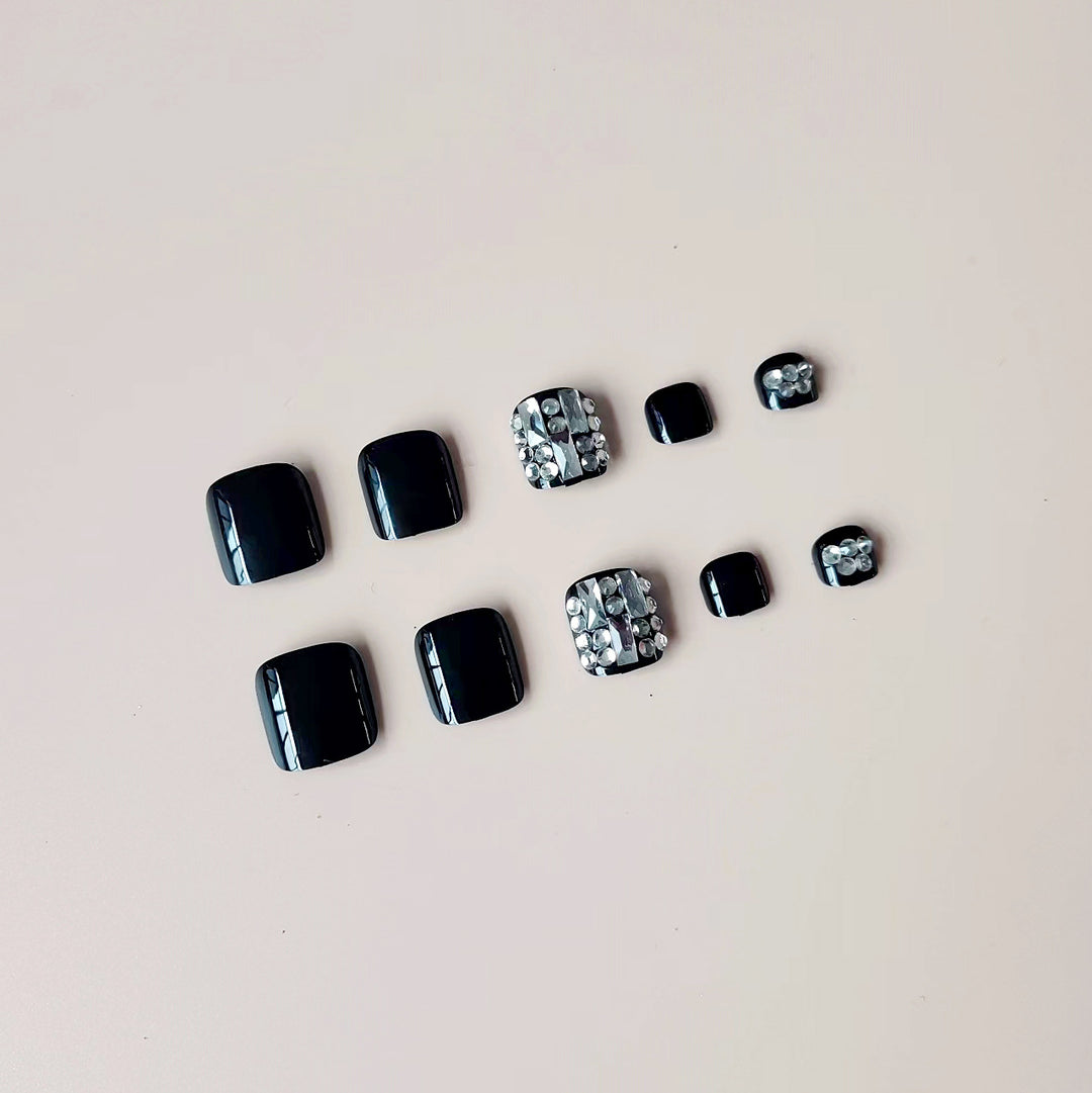 Artificial nail set with elegant rhinestone and glitter accents Bowlift