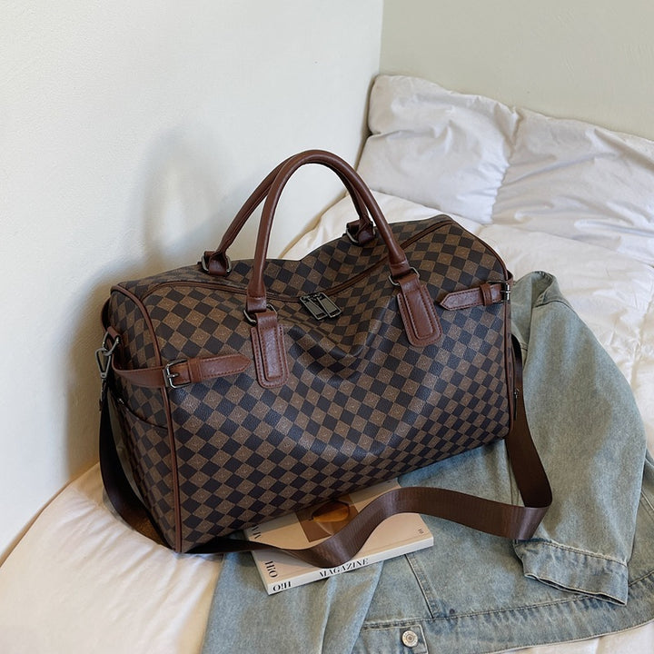 Sporty travel bag with multiple compartments and reinforced carrying handles Bowlift