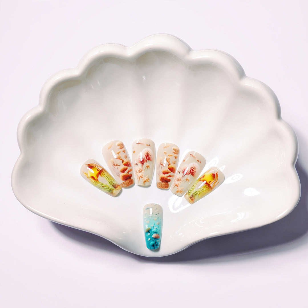 Artificial nails with maritime underwater motif Bowlift