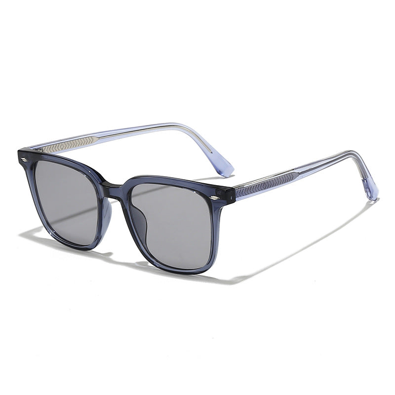 Women stylish sunglasses in elegant tortoise shell design Bowlift