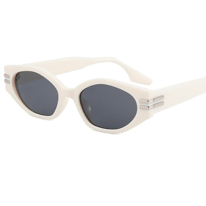 Women striking vintage sunglasses with asymmetric frame Bowlift