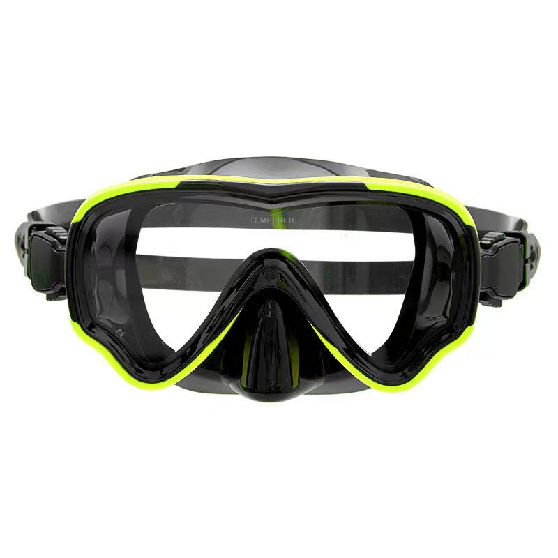 Diving mask with curved field of view and flexible silicone frame Bowlift