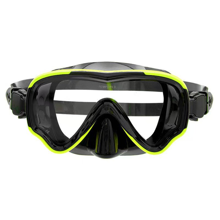 Diving mask with curved field of view and flexible silicone frame Bowlift