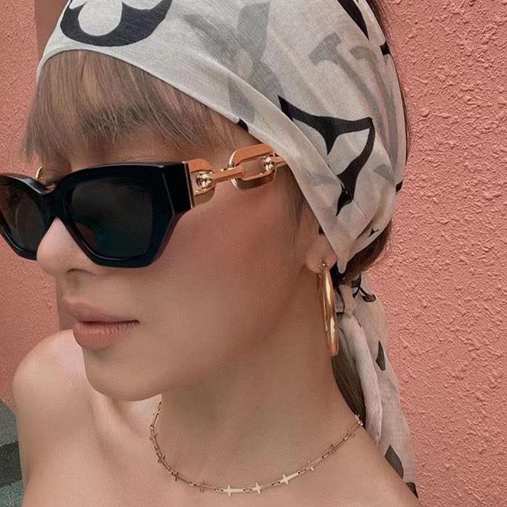 Women’s sunglasses with unique chain design Bowlift