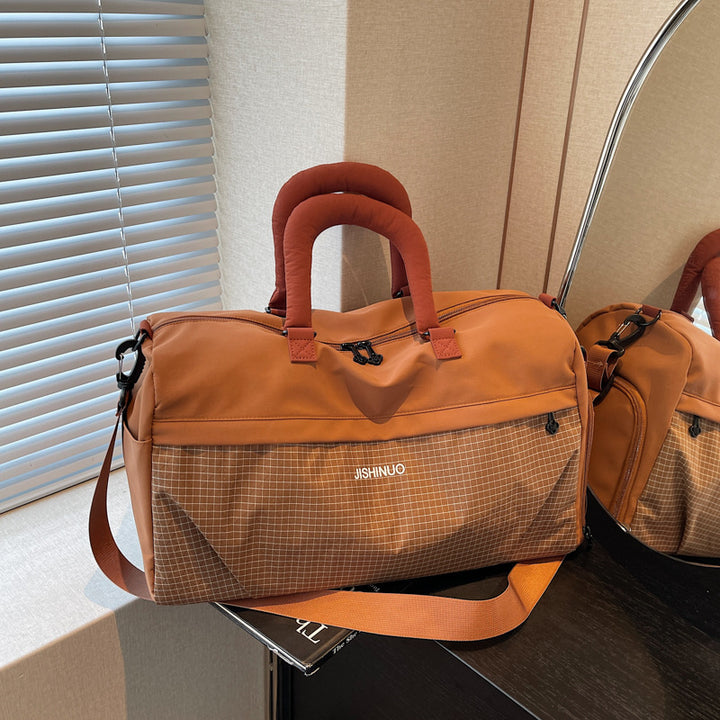 Sporty Leisure Duffel Bag with Ergonomic Handles and Multiple Compartments Bowlift