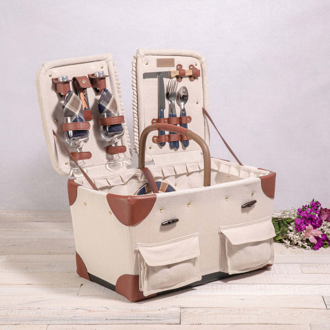 Women’s picnic basket with integrated dish set and wine glasses Bowlift