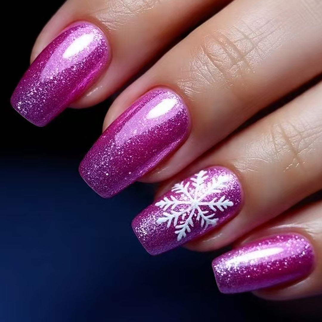 Glittering artificial nails with wintry snowflake design Bowlift