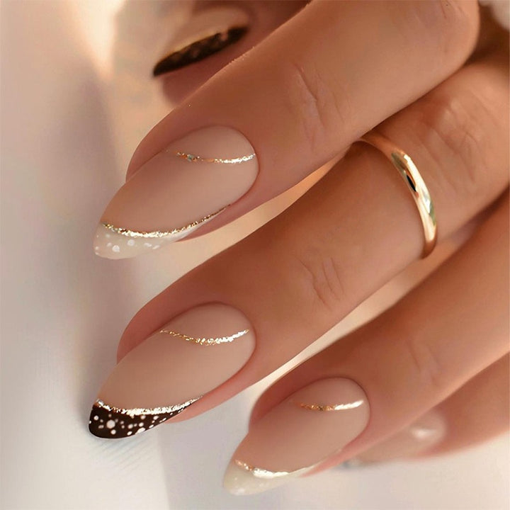 Nail set with elegant gold and silver accents Bowlift
