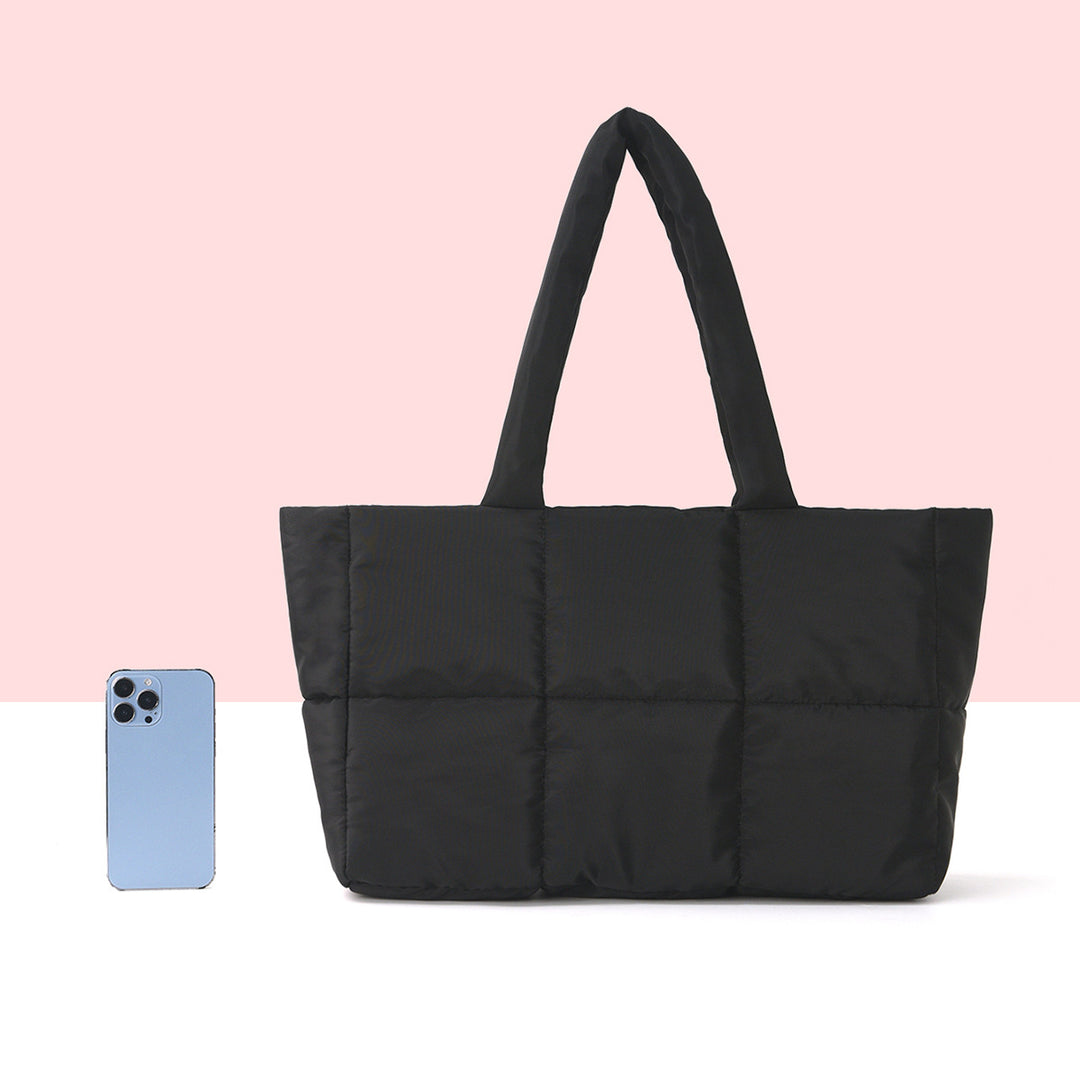 Padded carrying bag with modern quilted design Bowlift
