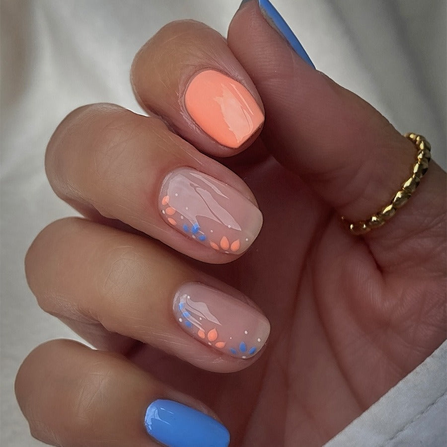 Creative nail set with floral and glamorous design Bowlift