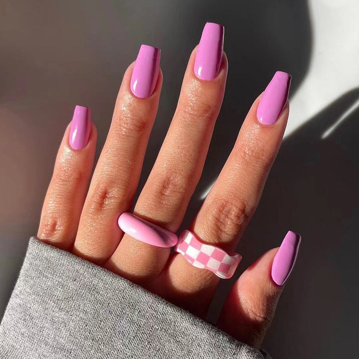 Stylish artificial nails in elegant gloss finish Bowlift