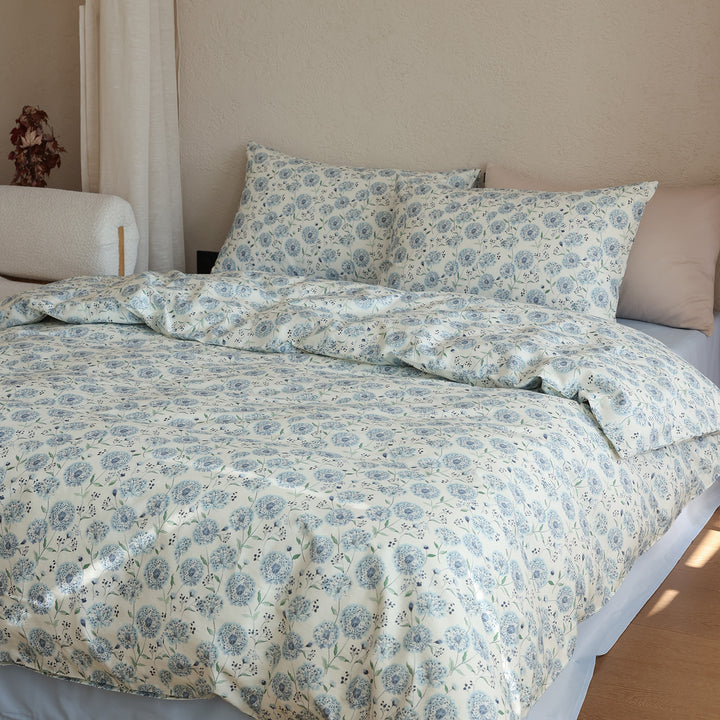 Cotton satin bedding set with fine watercolor floral pattern and soft touch