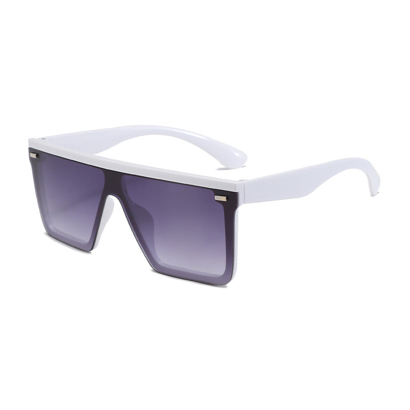 Women's Sporty Oversized Sunglasses with Modern Frame Bowlift