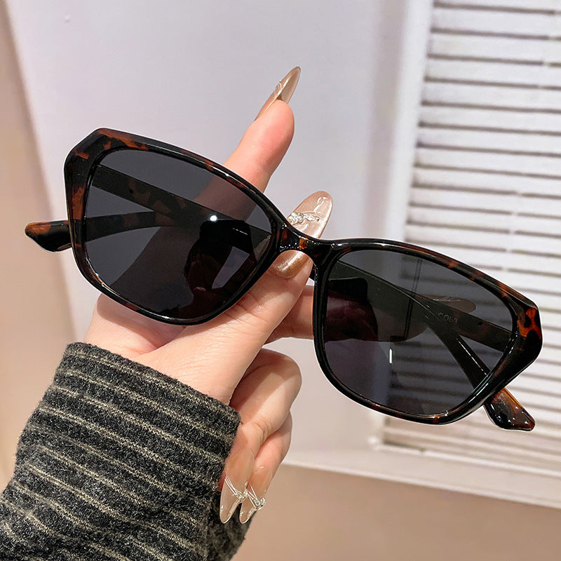 Women's modern rectangular sunglasses with sturdy frame Bowlift