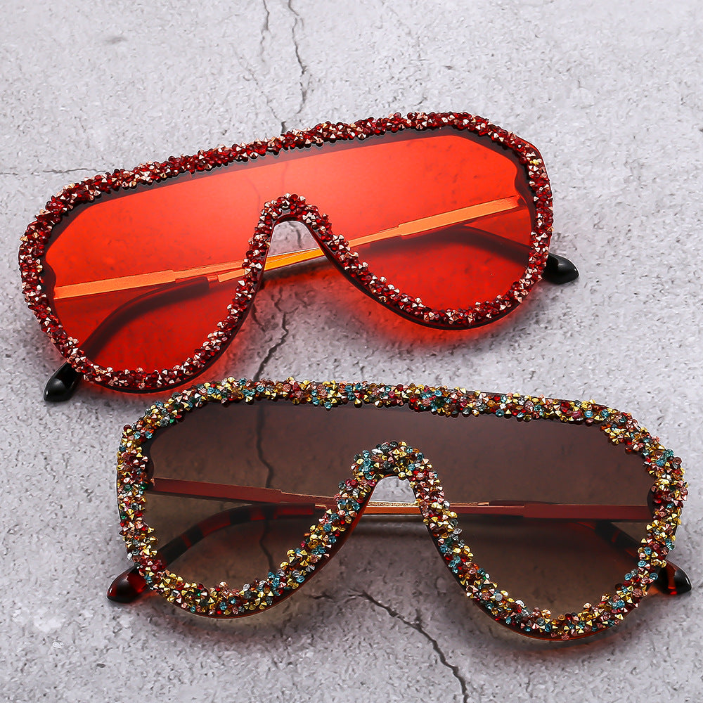 Women extravagant oversized sunglasses with glamour frame Bowlift