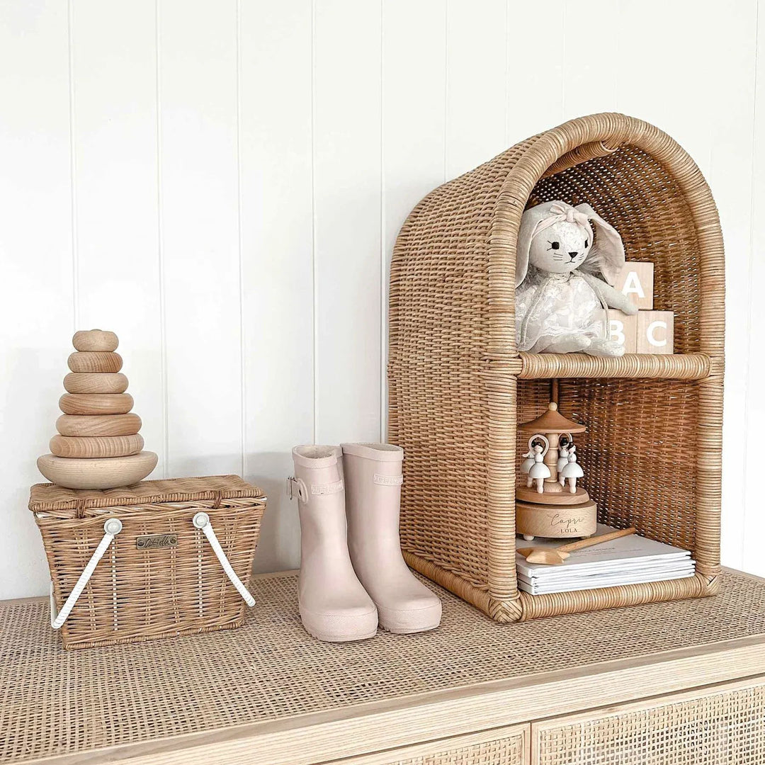 Handmade shelf made of woven rattan Bowlift