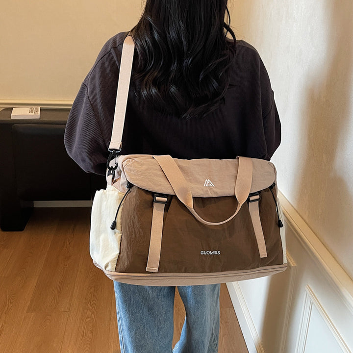Versatile Multi-Pocket Weekender Duffel