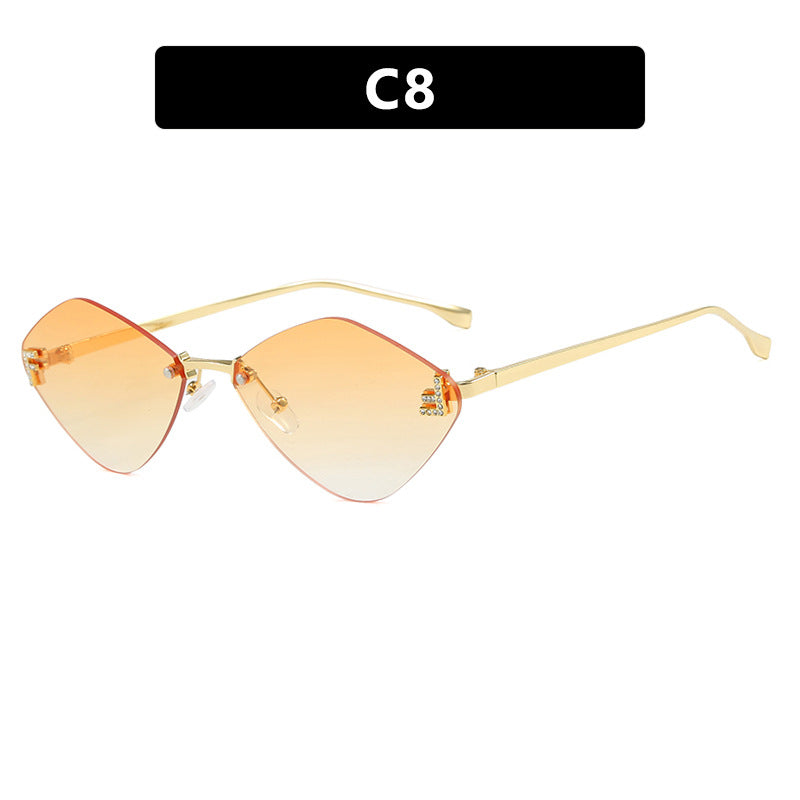 Women's geometric sunglasses in an extravagant design with gradient lenses Bowlift