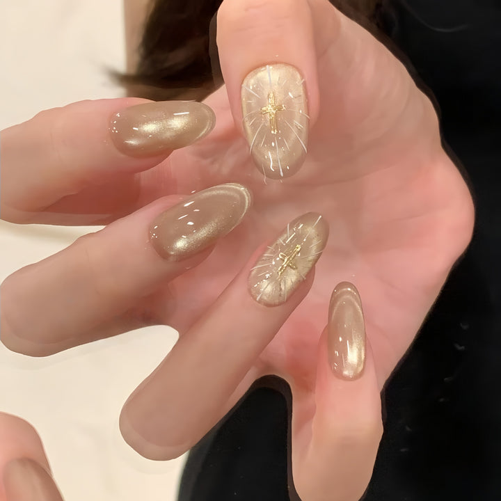 High-gloss artificial nails with filigree accents Bowlift
