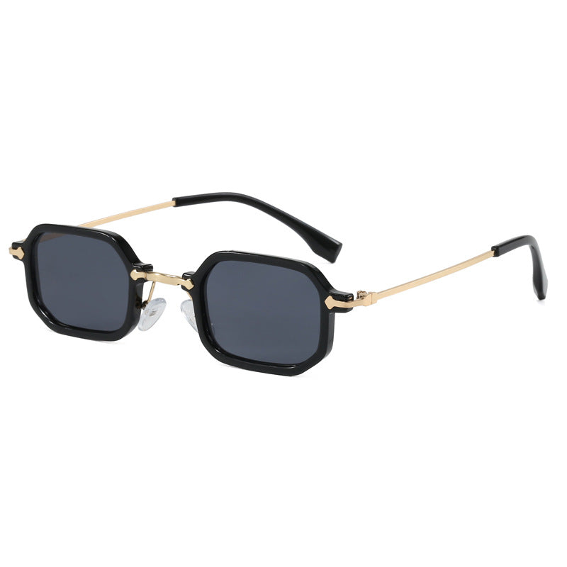 Fashionable Oversized Sunglasses in Modern Design Bowlift