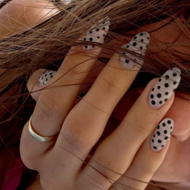 Artistic Polka Dot Design Press-On Nails Bowlift