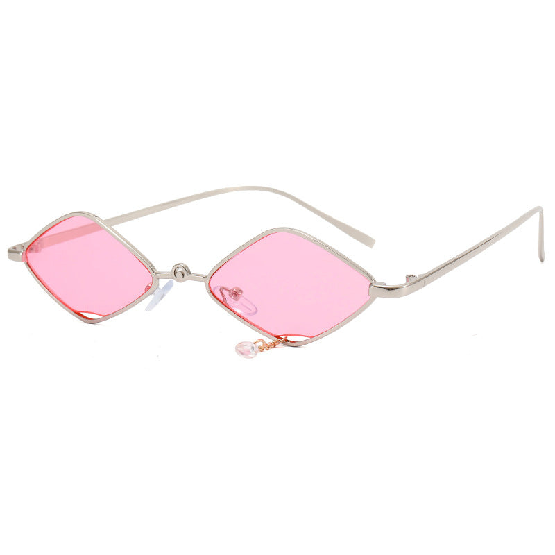 Ladies fashionable sunglasses with faceted frame Bowlift