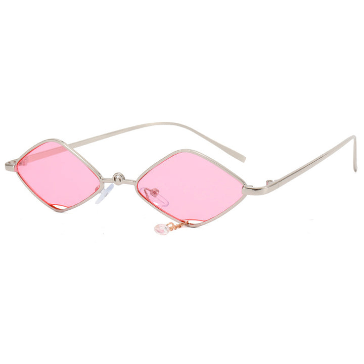 Ladies fashionable sunglasses with faceted frame Bowlift