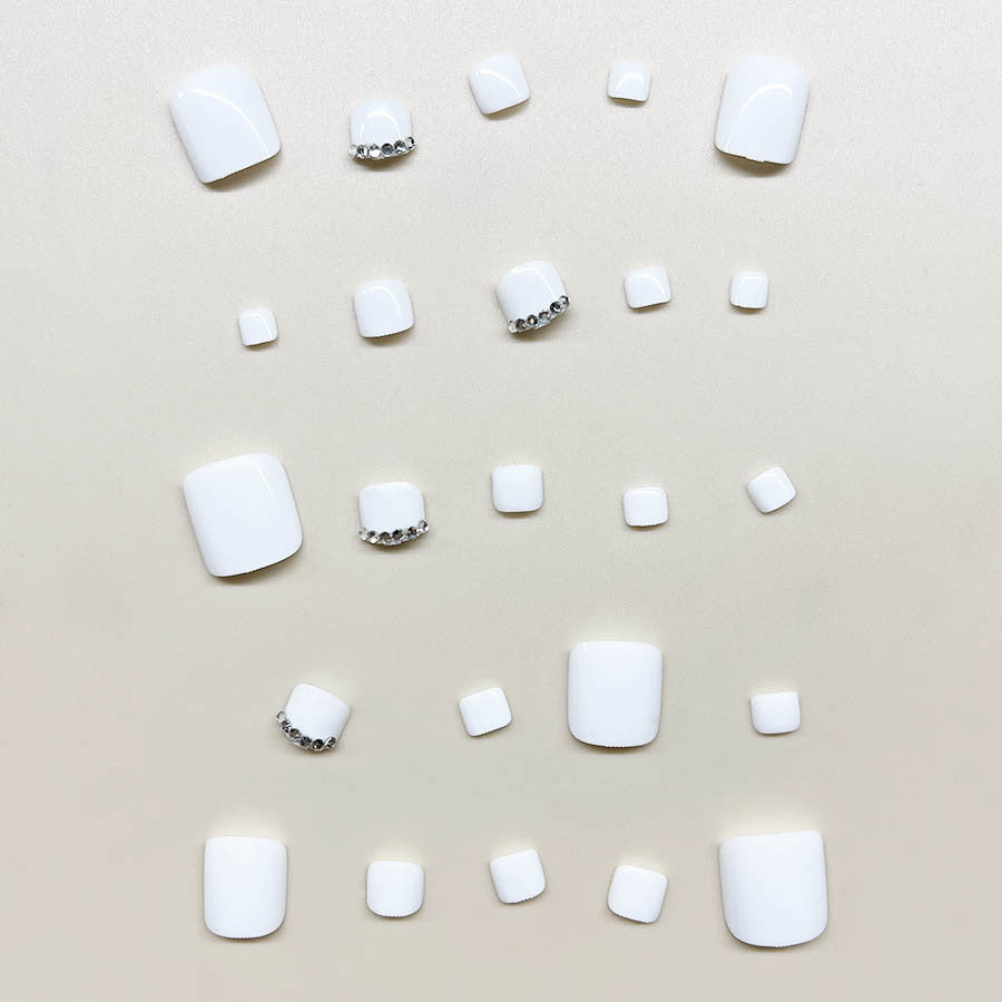 Nail art set with elegant high-gloss design and delicate accents Bowlift