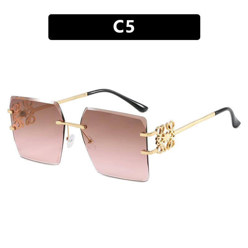 Women's fashionable sunglasses with exceptional design and golden accents Bowlift